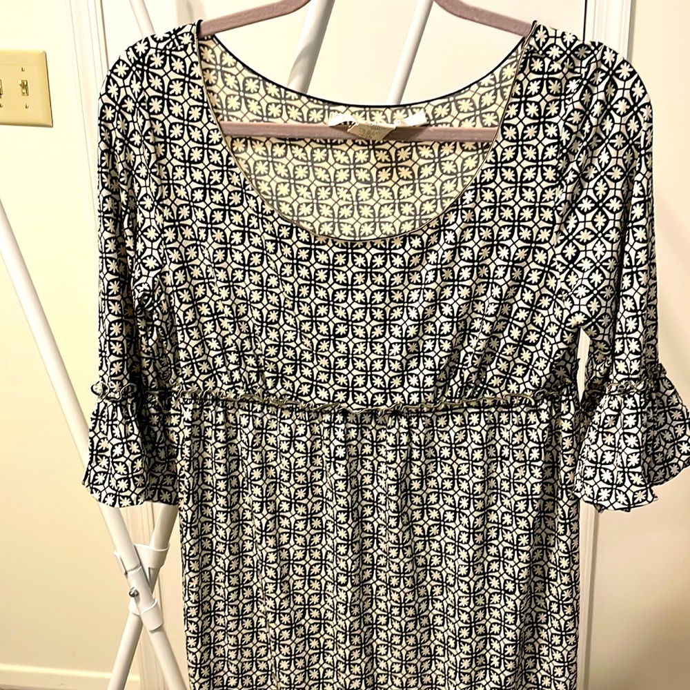 Cool and cute dress with puff sleeve bottom 3/4 length curly edges on sleeves